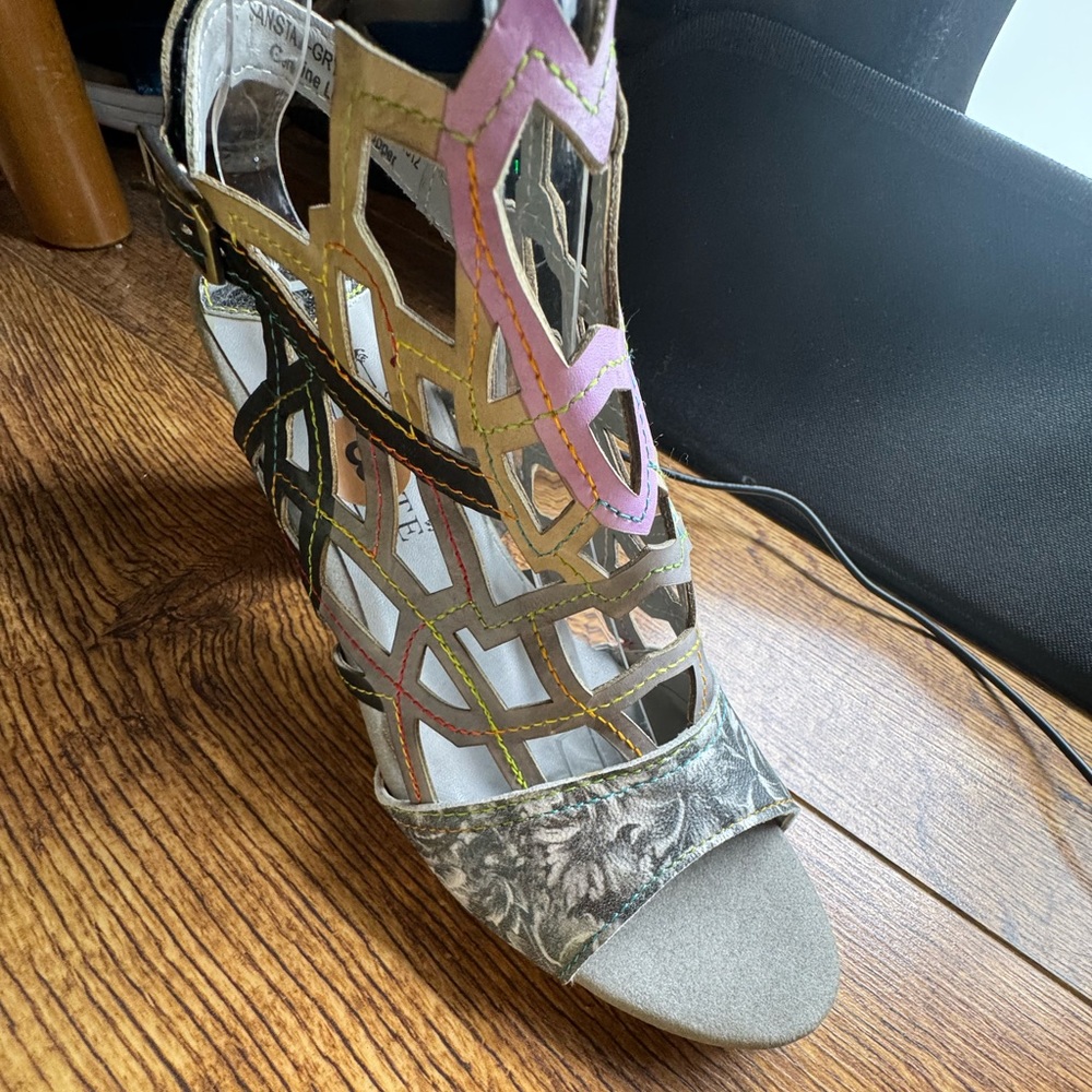 L’Artiste Amora Leather Laser Cut Peep Toe Sandal Size 9 European Size 40 - Picture 3 of 12